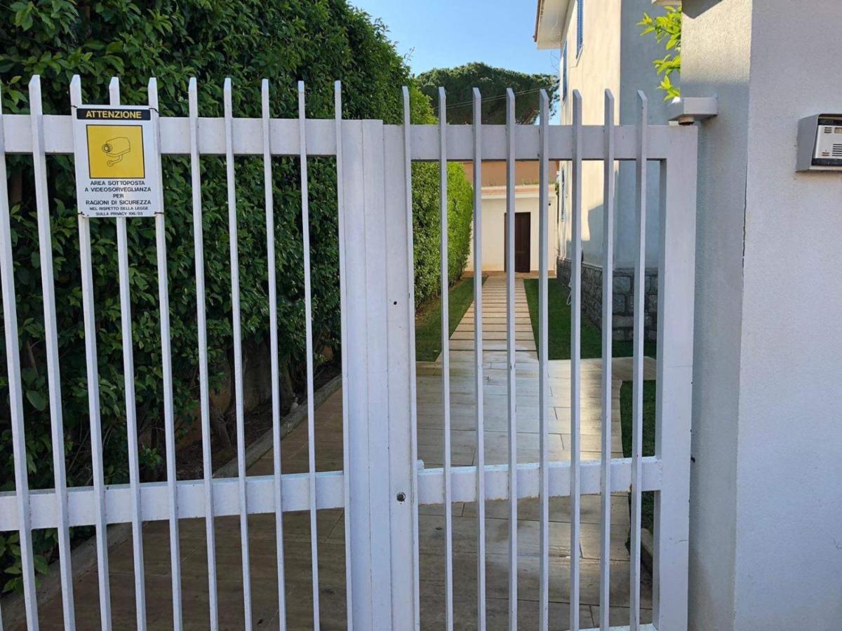 Mondello Beach The House With Green Lawns Villa Eksteriør billede